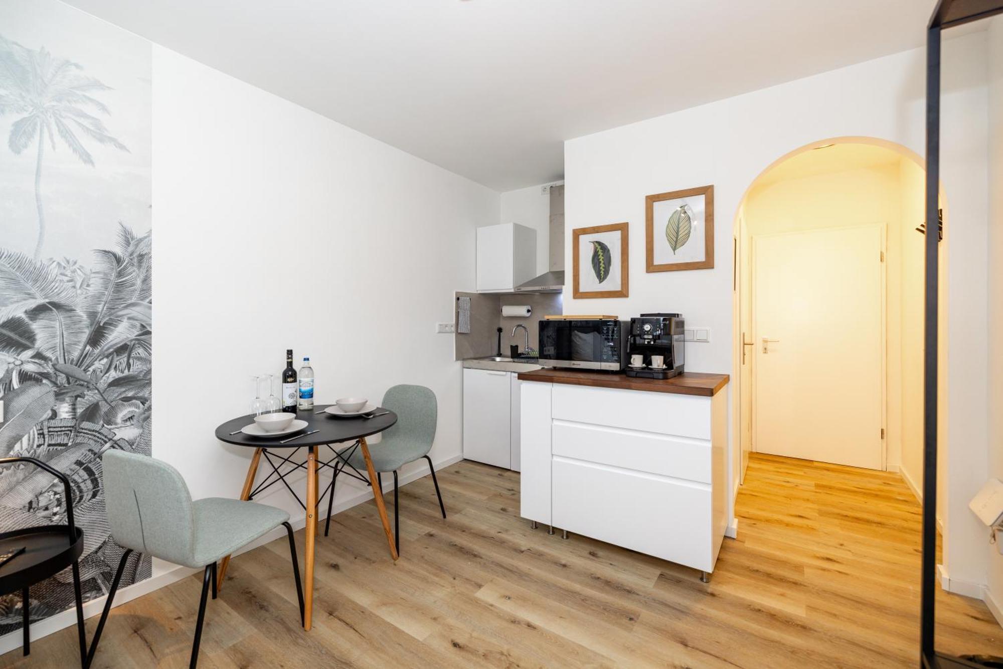Apartment Kleines Mit Balkon